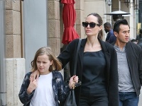 Angelina Jolie preferuje najmä tmavé kúsky oblečenia. 