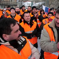 Protesty proti odvolávaniu Roberta Kaliňáka pred parlamentom