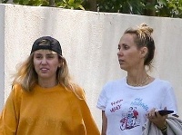 Miley Cyrus s mamou Tish. 