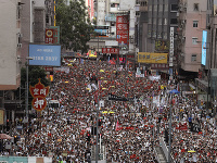 Demonštrácie proti navrhovaným zmenám zákona o vydávaní obvinených občanov do Číny