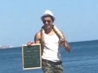 Priateľský had, nehryzie (iste, veď je škrtič) Priateľský had, nehryzie (iste, veď je škrtič)