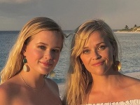 Ava Phillippe so svojou slávnou mamou. Ava Phillippe so svojou slávnou mamou.