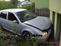 Opakovane sadal za volant opitý Opakovane sadal za volant opitý