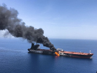 Horiaci tanker v Ománskom zálive