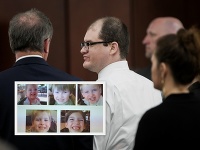 Timothy Jones Jr. uprostred a jeho deti Timothy Jones Jr. uprostred a jeho deti