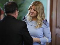 Príchod seniorov na slávnostný obed k prezidentke Zuzane Čaputovej Príchod seniorov na slávnostný obed k prezidentke Zuzane Čaputovej