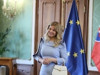 Zuzana Čaputová zvolila na ceremoniál jemné modré šaty.