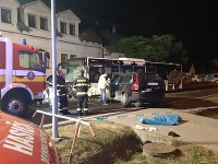 Nehoda autobusu a auta v Bratislave mala tragický koniec.