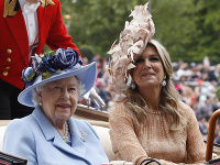 Kráľovná Alžbeta II. s holandskou kráľovnou Maximou. 