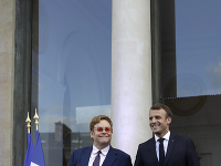 Elton John a Emmanuel Macron