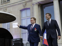 Elton John a Emmanuel Macron