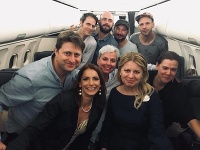 Zuzana Čaputová cestovala na svoju prvú zahraničnú návštevu do Českej republiky. Fotkou z vládneho špeciálu sa pochválili aj umelci. Zuzana Čaputová cestovala na svoju prvú zahraničnú návštevu do Českej republiky. Fotkou z vládneho špeciálu sa pochválili aj umelci.