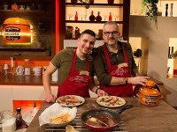 František Sedlák a Ivan Rusina pôsobili v šou Moja mama varí lepšie ako tvoja rekordne dlho. František Sedlák a Ivan Rusina pôsobili v šou Moja mama varí lepšie ako tvoja rekordne dlho.