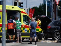 Hrozivá nehoda sanitky v Bratislave.