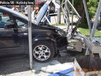 Vodič zbúral autobusovú zastávku Vodič zbúral autobusovú zastávku