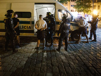 Polícia zadržala takmer 80 osôb. Polícia zadržala takmer 80 osôb.