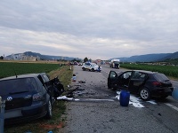Štyria ľudia po nehode zomreli, traja sú ťažko zranení Štyria ľudia po nehode zomreli, traja sú ťažko zranení
