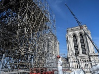 Rekonštrukčné práce na parížskej katedrále Notre-Dame