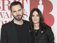 Courteney Cox s partnerom. Courteney Cox s partnerom.
