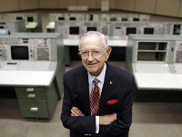 Zomrel prvý letový riaditeľ NASA Chris Kraft (†95) Zomrel prvý letový riaditeľ NASA Chris Kraft (†95)