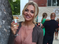 Dara Rolins si užíva dovolenku v trojici. Dara Rolins si užíva dovolenku v trojici.