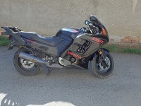 Po policajnej naháňačke v Levickom okrese skončil v rukách polície motorkár Po policajnej naháňačke v Levickom okrese skončil v rukách polície motorkár