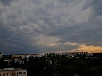 Na Slovensko mieria ďalšie búrky. Na Slovensko mieria ďalšie búrky.