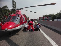 K hromadnej dopravnej nehode boli vyslané dva záchranárske vrtuľníky. 