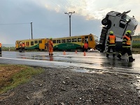 Hasiči zasahovali pri nehode dlhých osem hodín. Hasiči zasahovali pri nehode dlhých osem hodín.