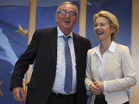 Dosluhujúci predseda EK Jean-Claude Juncker a nová šéfka EK Ursula von der Leyenová Dosluhujúci predseda EK Jean-Claude Juncker a nová šéfka EK Ursula von der Leyenová