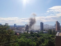 Medzi obchodným domom Slimák a Zváračským výskumným ústavom v bratislavskom Novom Meste horeli maringotky.