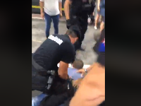 Zákrok policajtov voči Rómovi na čerpacej stanici v košickej mestskej časti Šaca. Zákrok policajtov voči Rómovi na čerpacej stanici v košickej mestskej časti Šaca.