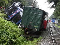 Historický vozeň na košickej detskej železničke zničilo nákladné auto.