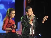 Dominika Stará v novom imidži rockerky na pódiu s českým spevákom Petrom Bendom.