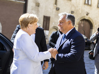 Angela Merkelová na stretnutí s Viktorom Orbánom. Angela Merkelová na stretnutí s Viktorom Orbánom.