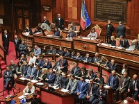 Taliansky premiér Giuseppe Conte hovorí na zasadnutí talianskeho Senátu