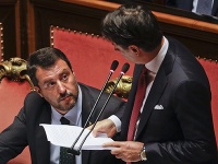Taliansky premiér Giuseppe Conte a vicepremiér Mateo Salvini Taliansky premiér Giuseppe Conte a vicepremiér Mateo Salvini