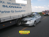 Dopravná nehoda medzi Blatným a Sencom v smere do Bratislavy.