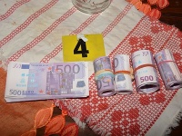 Zaistili podozrivé eurobankovky vysokej hodnoty aj podozrivé rastliny Zaistili podozrivé eurobankovky vysokej hodnoty aj podozrivé rastliny