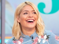 Holly Willoughby moderuje reláciu This Morning. 