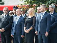 Minister obrany Peter Gajdoš, ministerka vnútra Denisa Saková a premiér Peter Pellegrini