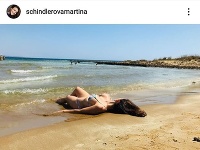 Martina Schindlerová si užívala dovolenku pri mori. 