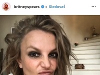 Britney Spears má výrazne tmavšie vlasy. 