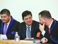 Marian Kočner na hlavnom pojednávaní v kauze falšovania zmeniek. Marian Kočner na hlavnom pojednávaní v kauze falšovania zmeniek.