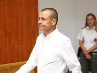 Peter Tóth prišiel na hlavné pojednávanie v kauze falšovanie zmeniek.