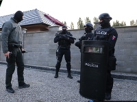 Polícia zasahovala v okrese Galanta v prípade prevádzačstva Polícia zasahovala v okrese Galanta v prípade prevádzačstva
