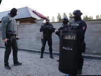 Polícia zasahovala v okrese Galanta v prípade prevádzačstva