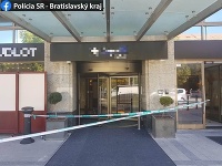 Na Hviezdoslavovom námestí došlo k lúpežnému prepadnutiu. Na Hviezdoslavovom námestí došlo k lúpežnému prepadnutiu.