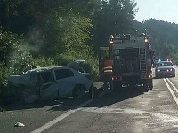 Vážna dopravná nehoda kamióna a osobného vozidla si vyžiadala jednu obeť. Vážna dopravná nehoda kamióna a osobného vozidla si vyžiadala jednu obeť.