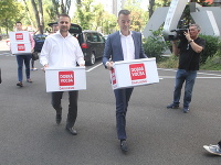 Tomáš Drucker odovzdal potrebné podpisy Tomáš Drucker odovzdal potrebné podpisy
